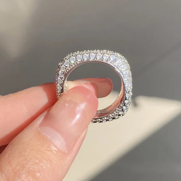 Circular ring - Picture 3 of 5